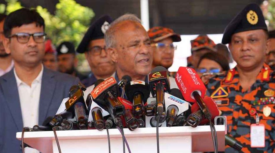 অস্ত্র উদ্ধারে কোনো ব্যর্থতা নেই সরকারের: স্বরাষ্ট্র উপদেষ্টা