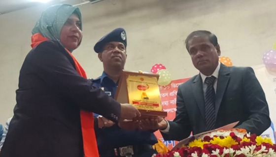 জেলা পর্যায়ে অদম্য নারীর স্বীকৃতি পেলেন বীরগঞ্জের সহকারী শিক্ষক সুলতানা রাজিয়া