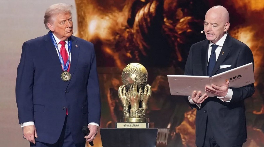 ট্রাম্পকে শান্তি পুরস্কার দিয়ে তদন্তের মুখে ফিফা সভাপতি