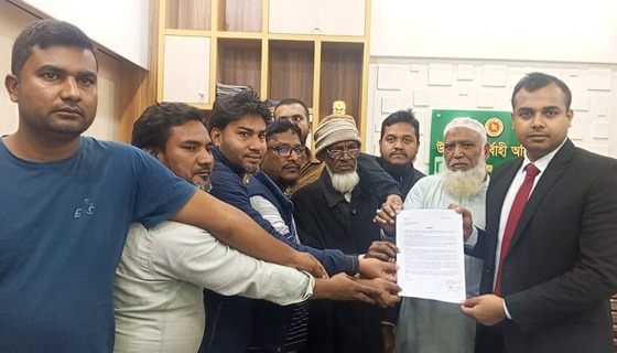 পুনঃনিয়োগ বিজ্ঞপ্তি প্রকাশ ও অধ্যক্ষের অপসারণের দাবিতে মানববন্ধন