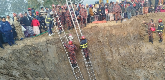 তানোরে ৪০ ফুট সুড়ঙ্গ খুড়েও সন্ধান মেলেনি শিশু সাজিদের