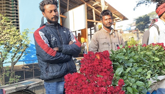 শহীদ বুদ্ধিজীবি দিবসে পীরগঞ্জ প্রেসক্লাবের পক্ষ থেকে শহীদ মিনারে পুস্পস্তবক অর্পণ