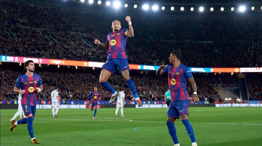 রাফিনিয়ার জোড়া গোলে দাপুটে জয় পেলো বার্সা