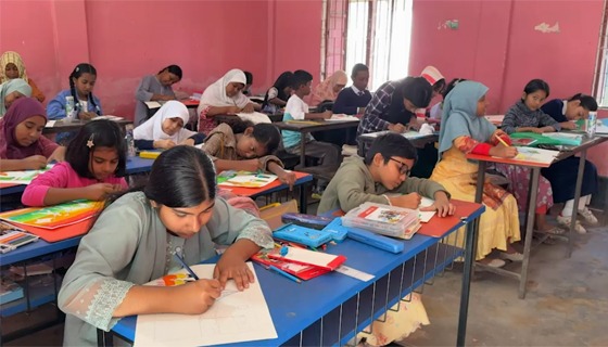 হিলিতে শিশু কিশোরদের চিত্রাংকন ও রচনা প্রতিযোগীতা