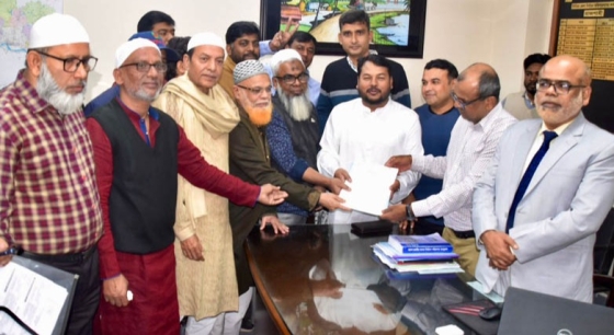 রাজশাহী সদর আসনের বিএনপি প্রার্থী মিনুর মনোনয়নপত্র সংগ্রহ