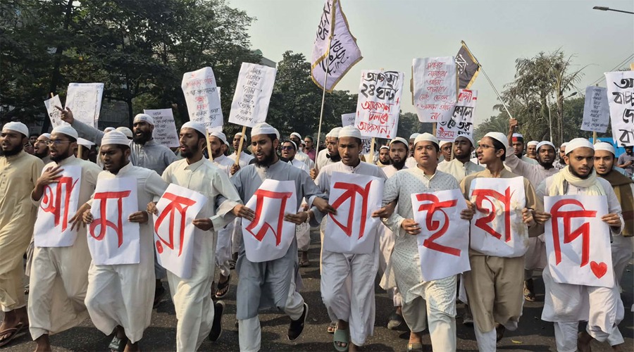 হাদির জানাজায় জড়ো হচ্ছে জনতা: বুকে আমরা সবাই হাদি