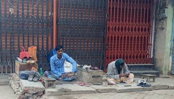 মাঝে মাঝেই উপোস থাকতে হয়, পেশা ছাড়ছেন মুচিরা