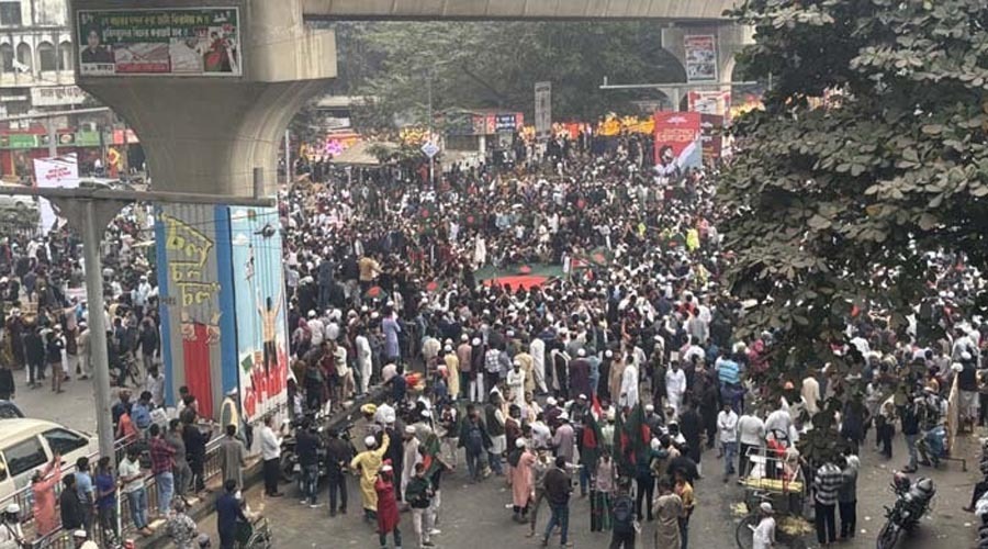 স্বরাষ্ট্র উপদেষ্টার পদত্যাগে ২৪ ঘণ্টার আলটিমেটাম