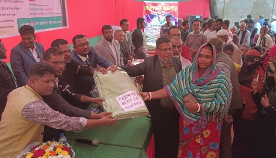 সেনবাগের নুর মোহাম্মদ ও ওমর ফারুকে প্রবাসী কল্যাণ সংস্থার সংবর্ধনা প্রদান