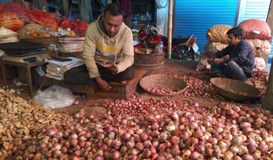 হিলি বন্দর বাজারে পেঁয়াজের কেজি ৩০ টাকা