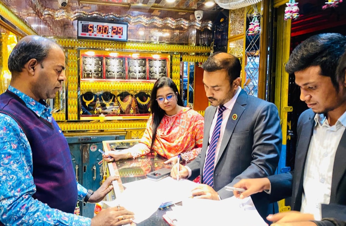 কালীগঞ্জে চার জুয়েলারি দোকানিকে ১৬ হাজার টাকা জরিমানা