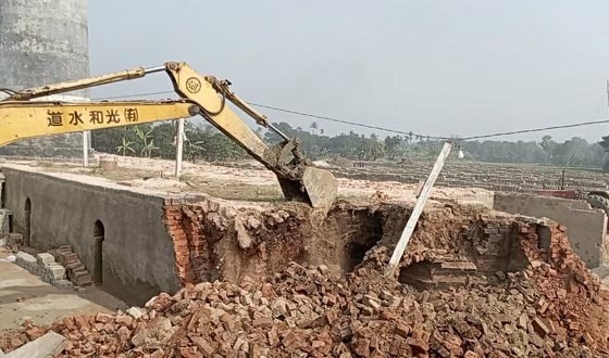 লালপুরে ইট ভাটায় অভিযান ৩ লক্ষ টাকা জরিমানা