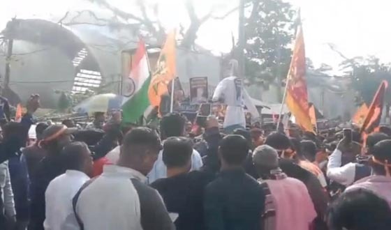 বেনাপোলের ওপারে ভারতের পেট্রাপোলে বাংলাদেশ অভিমুখে লং মার্চ আটকে দিল বিএসএফ