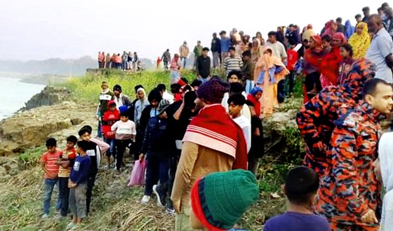 চরভদ্রাসনে পদ্মায় পড়ে বলগেট শ্রমিক নিখোঁজ