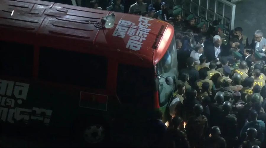 মাকে দেখতে এভারকেয়ার হাসপাতালে তারেক রহমান