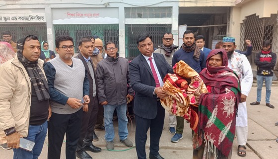 ঝিনাইদহে শীতার্তদের মাঝে কম্বল বিতরণ
