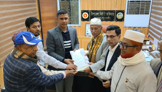 কলাপাড়ায় বিএনপির কেন্দ্রীয় নেতা মোশাররফ হোসেনের মনোনয়নপত্র জমা