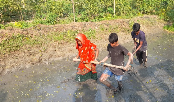 জীবনযুদ্ধে অনবদ্য এক ‘মা’ও তার দুই সন্তানের সংগ্রামী জীবন