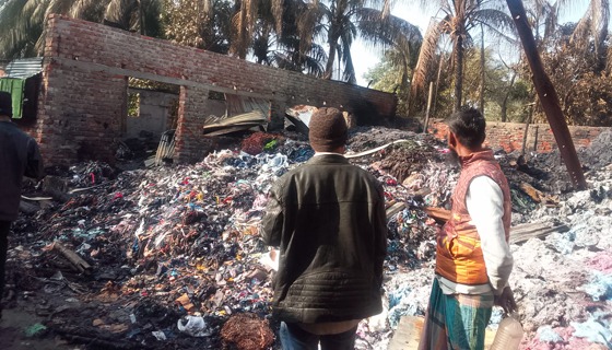 আমতলী মানিক ঝুড়িতে ভয়াবহ অগ্নিকান্ড ৫০ লাখ টাকার ক্ষয়ক্ষতি