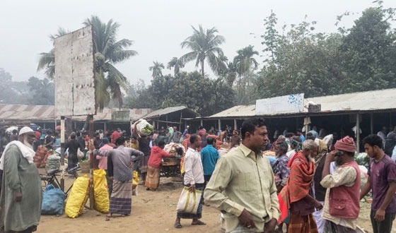 ডুমুরিয়ায় আদালতের নির্দেশনা অমান্য করায় পণ্যহী গাড়ি জব্দ