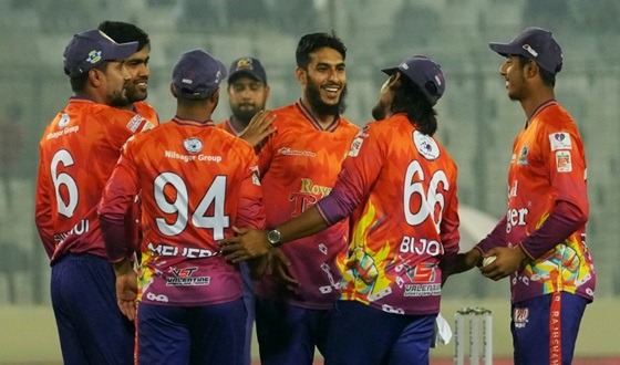 নাগালের বাইরে রাজশাহীর মালিক, হোটেলে আটকা বিদেশি খেলোয়াড়রা