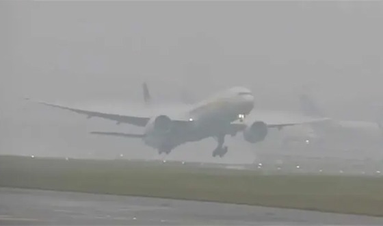 ঘন কুয়াশায় শাহজালালে নামতেই পারেনি ফ্লাইট