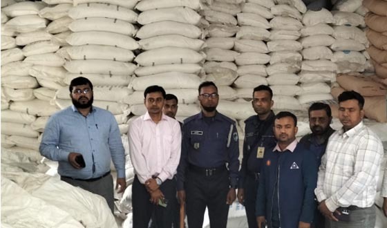 বুধহাটায় সার ও মিষ্টির দোকানে মোবাইল কোর্ট, জরিমানা ৩০ হাজার টাকা