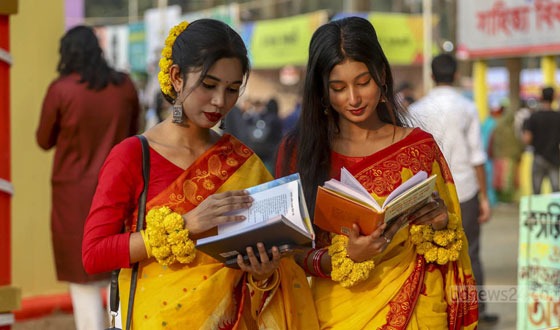 বসন্তের রঙে রঙিন বইমেলা