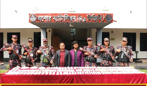 শার্শায় এক কোটি ৫৭ লাখ টাকার রুপার অলংকারসহ আটক ২