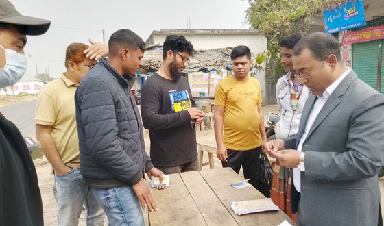 ধামইরহাটে সড়ক পরিবহন আইনে মোবাইল কোর্ট পরিচালনা