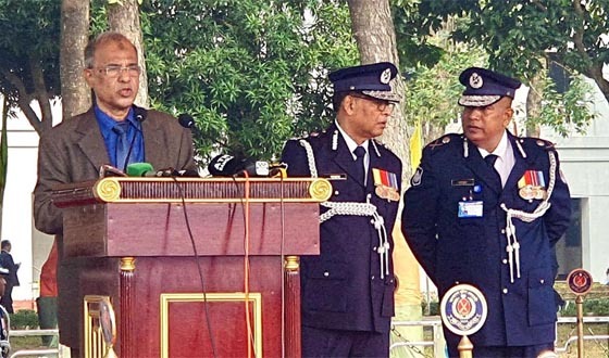 পুলিশ বাহিনী কোনো দলের তল্পিবাহক হবে না: স্বরাষ্ট্র উপদেষ্টা