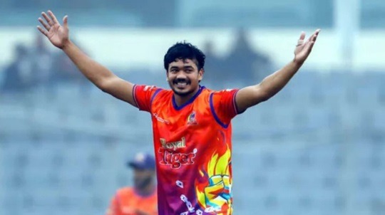 বল হাতে ইতিহাস গড়লেন তাসকিন