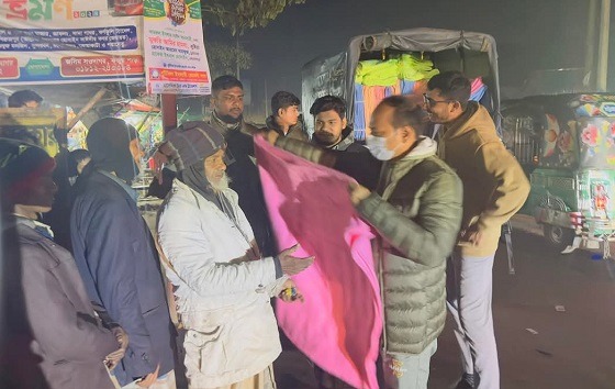 সাতকানিয়া উপজেলা প্রশাসনের কম্বল বিতরণ