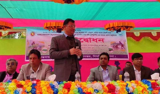 দিঘলিয়ায় রাইস ট্রান্সপ্লান্টার মেশিনের মাধ্যমে ধান চাষের শুভ উদ্বোধন