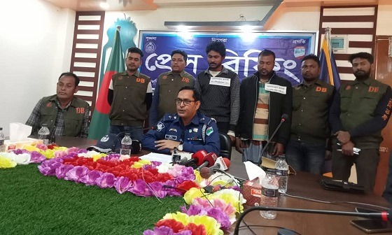 সাতক্ষীরার ব্যবসায়ীর টাকা ছিনতাইয়ের মুল হোতা গ্রেপ্তার