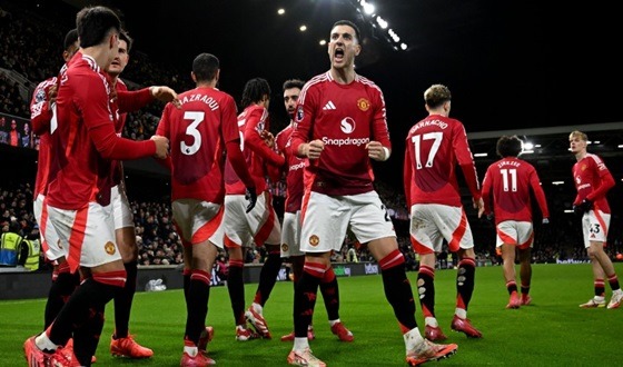 শেষ মুহুর্তের নাটকীয়তায় জয় পেলো ম্যানইউ