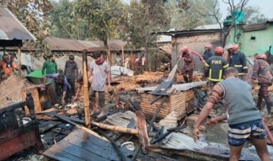 সৈয়দপুরে অগ্নিকান্ড ১১ঘর পুড়ে ছাই