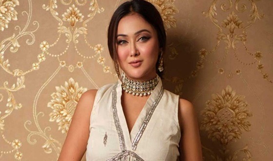 অভিনেত্রীদের শোরুম উদ্বোধনে বাধা নিয়ে মুখ খুললেন চমক