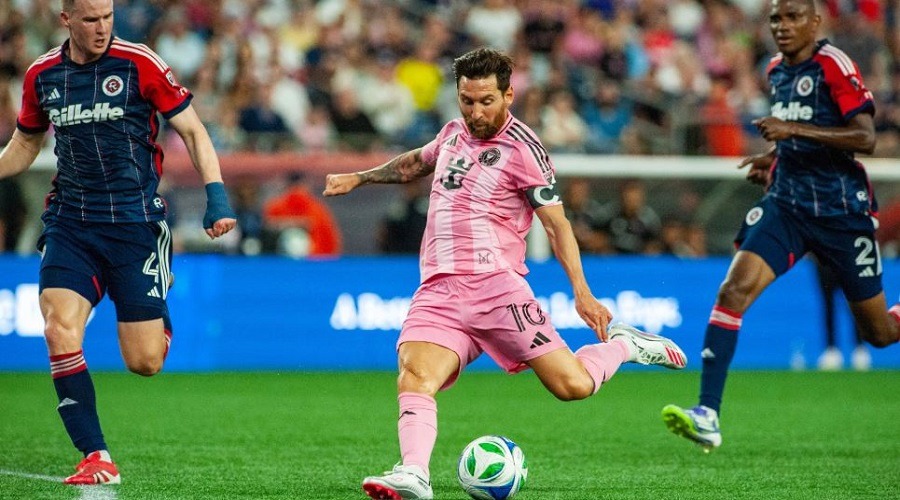 জোড়া গোলে মায়ামিকে জেতালেন মেসি