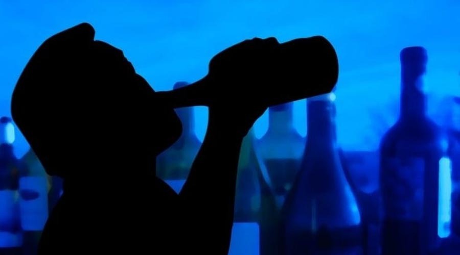 খুলনায় ‘হাতে তৈরি’ মদপানে ৫ জনের মৃত্যু, লাইফ সাপোর্টে আরও একজন