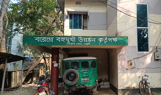 পোরশায় কৃষকদের কাছ থেকে অতিরীক্ত টাকা আদায়ের অভিযোগ