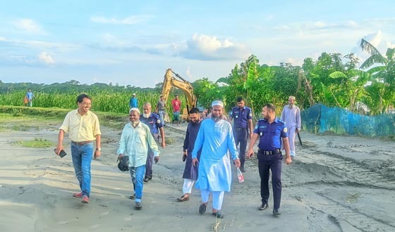 বাবুগঞ্জে চরাঞ্চলের কৃষি ও পশুপালন সম্ভাবনা যাচাই: পরিদর্শনে ইউএনও