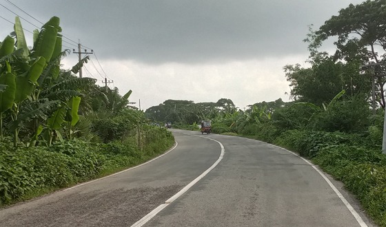 পটুয়াখালী-কুয়াকাটা মহাসড়কের বাঁকে বাঁকে মৃত‌্যুফাঁদ