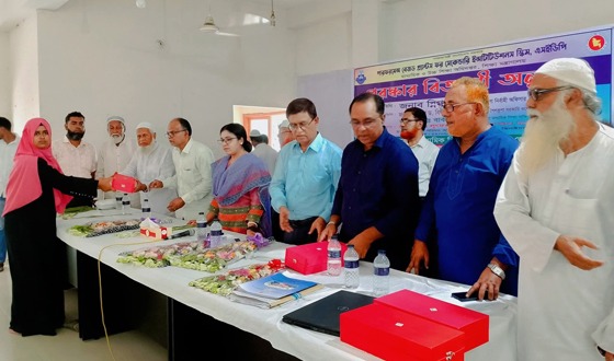 শৈলকুপায় কৃতি শিক্ষার্থীদের মাঝে পুরস্কার ও সনদ বিতরণ