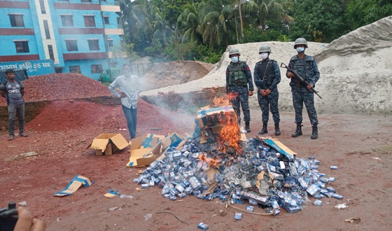 বরগুনায় ৫ লক্ষ টাকার অবৈধ সিগারেট উদ্বার, ২ জনের কারাদন্ড