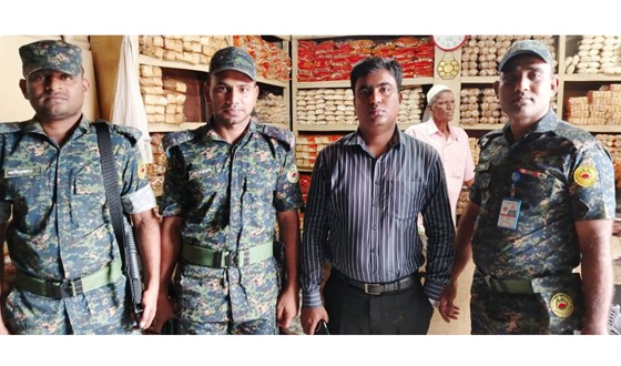 মেয়াদোত্তীর্ণ ওষুধ-খাবার বিক্রি, দুই ব্যবসায়ীর জরিমানা