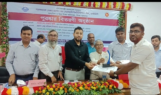 মেহেরপুরের গাংনীতে শিক্ষার্থীদের মাঝে পুরস্কার বিতরণ