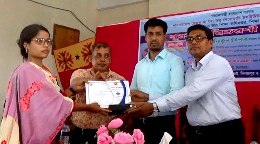 কৃতি শিক্ষার্থীদের সম্বর্ধনা, ক্রেষ্ট ও অর্থ বিতরন