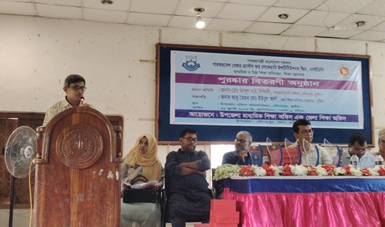 দৌলতপুরে মেধাবী শিক্ষার্থীদের  মাঝে পুরস্কার বিতরণ