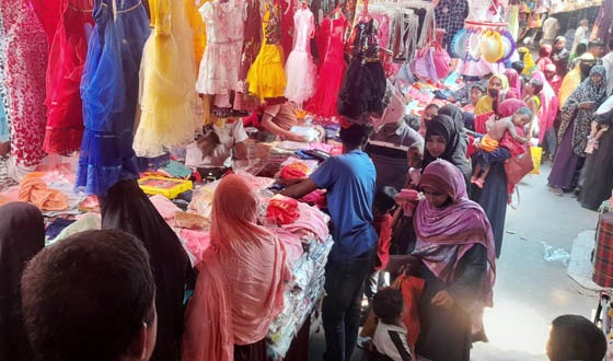 সুজানগর বৌ-বাজারে জমজমাট ঈদের কেনাকাটা